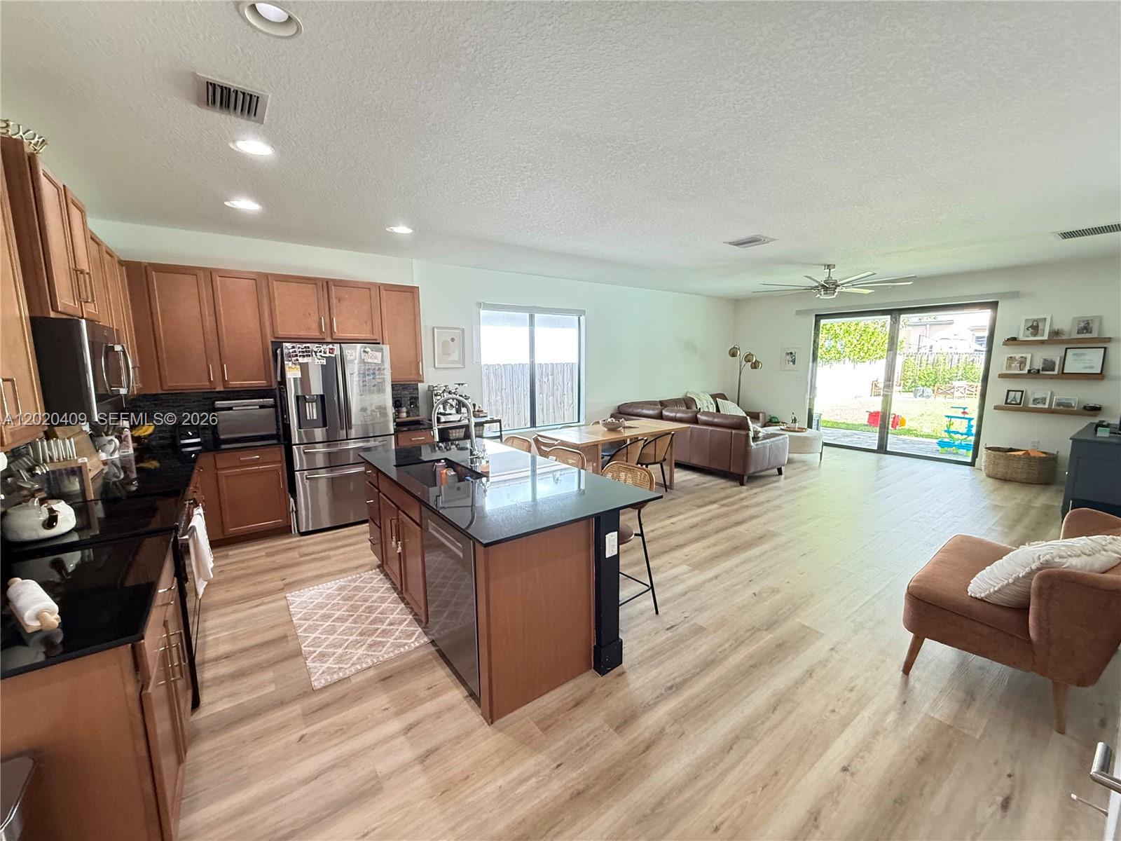 PALM RIDGE GARDENS - Residential