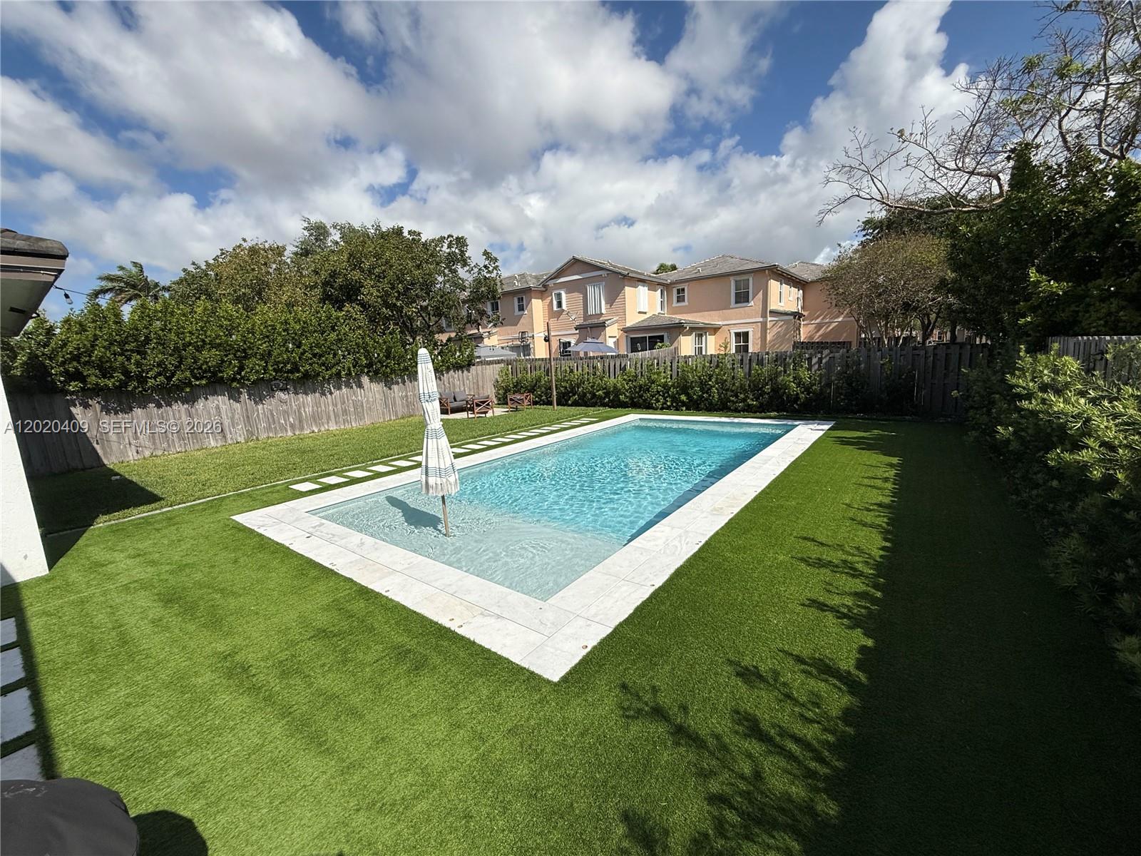 PALM RIDGE GARDENS - Residential