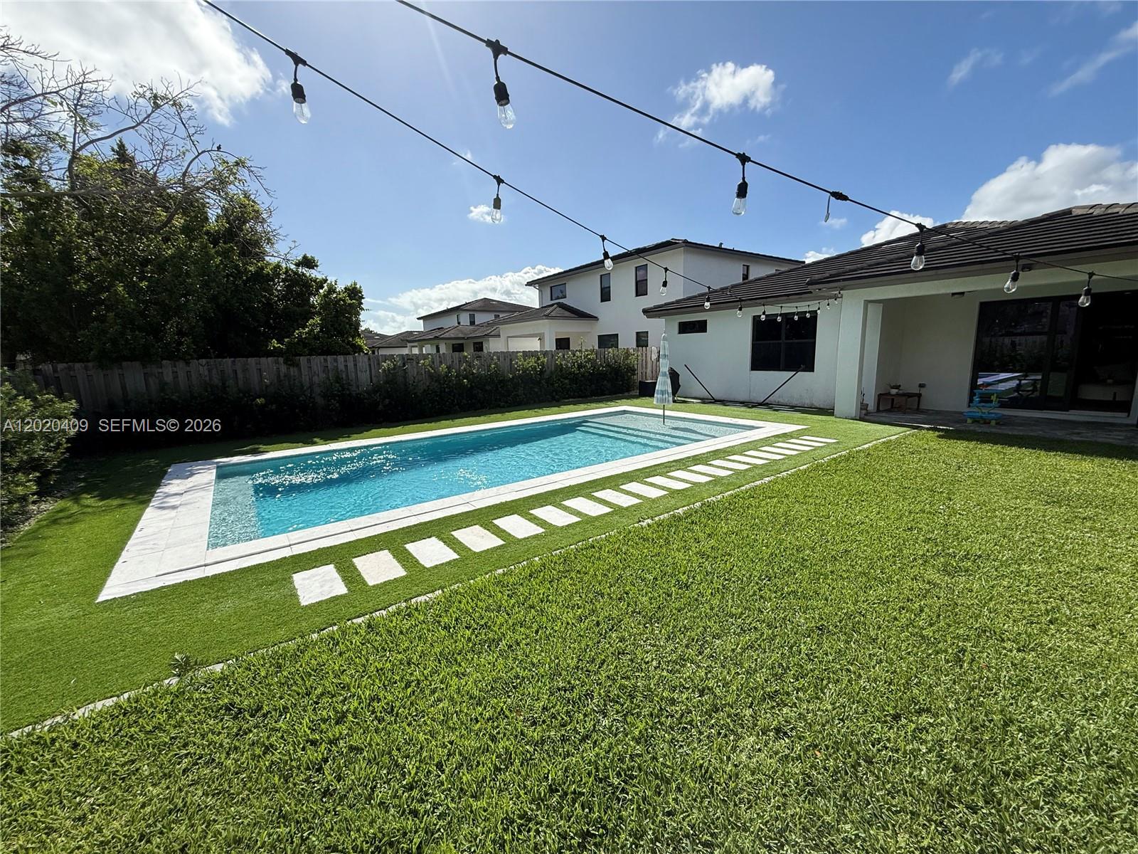 PALM RIDGE GARDENS - Residential