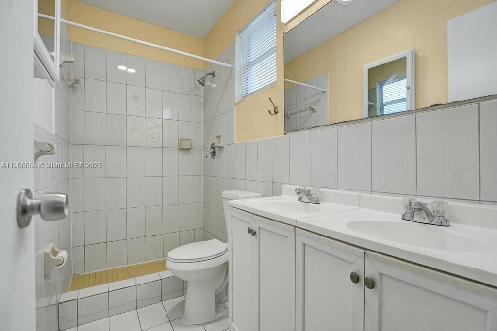 OAKWOOD HILLS - Residential Lease