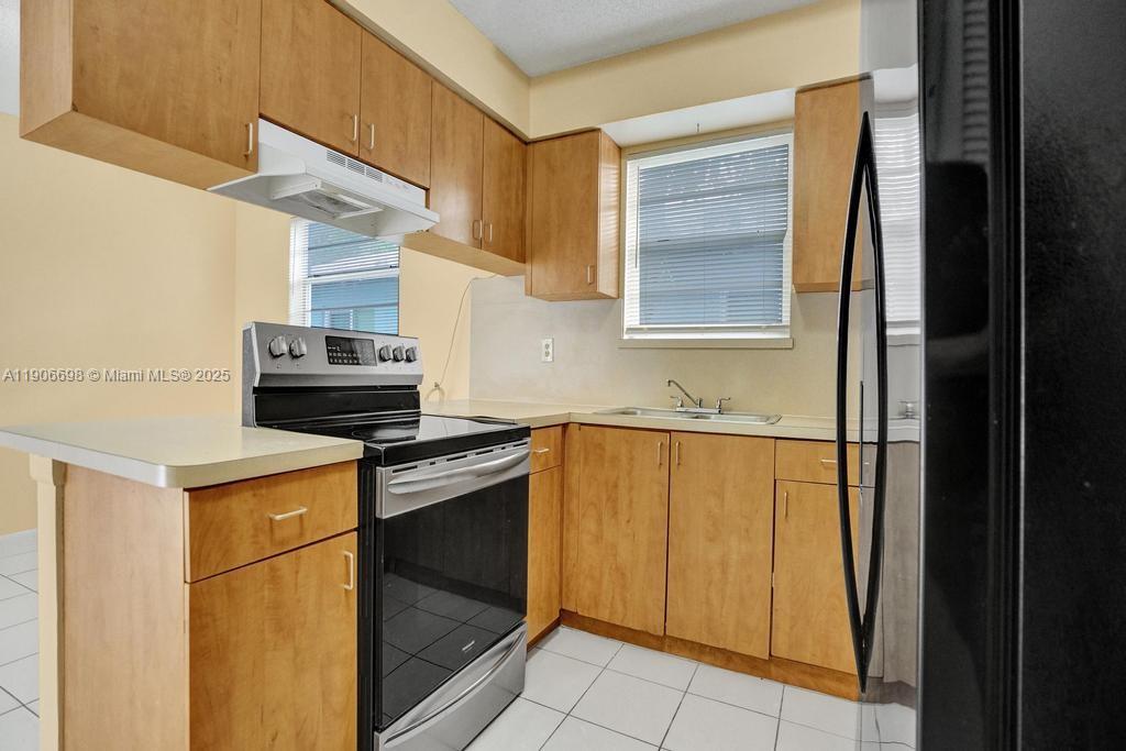 OAKWOOD HILLS - Residential Lease