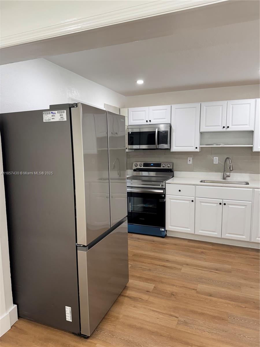 CRESTHAVEN NO 8 - Residential Lease