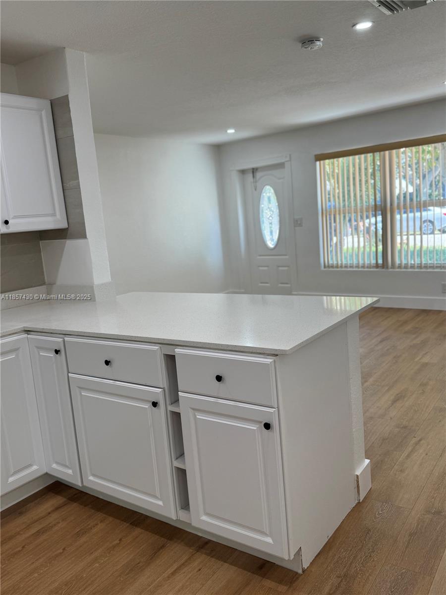 CRESTHAVEN NO 8 - Residential Lease