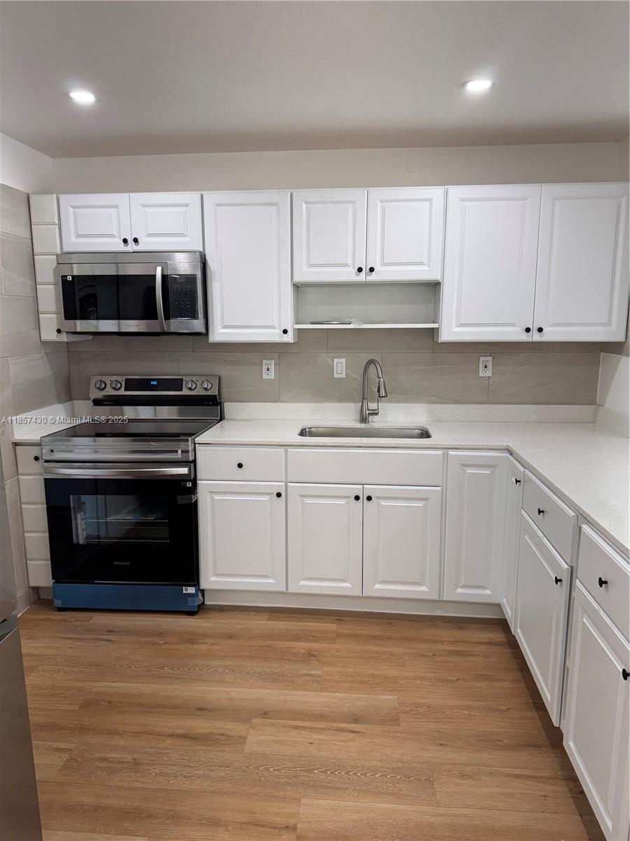 CRESTHAVEN NO 8 - Residential Lease