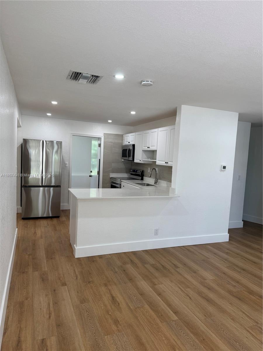 CRESTHAVEN NO 8 - Residential Lease