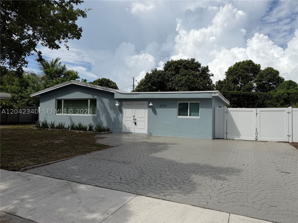 Photo of 2771 NE 2nd Ter, Pompano Beach, FL 33064 (MLS # A12042340)