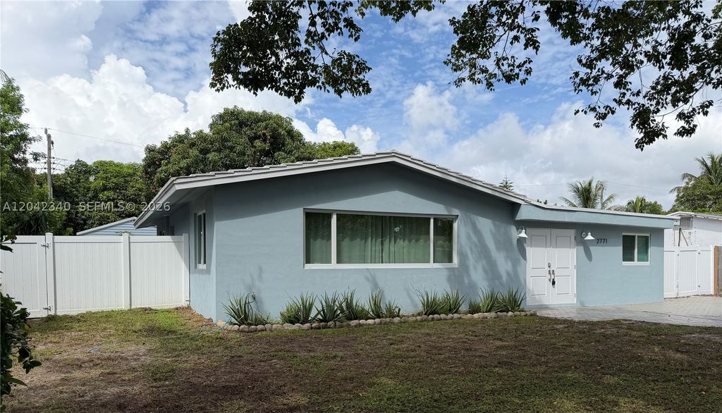 Photo of 2771 NE 2nd Ter, Pompano Beach, FL 33064 (MLS # A12042340)