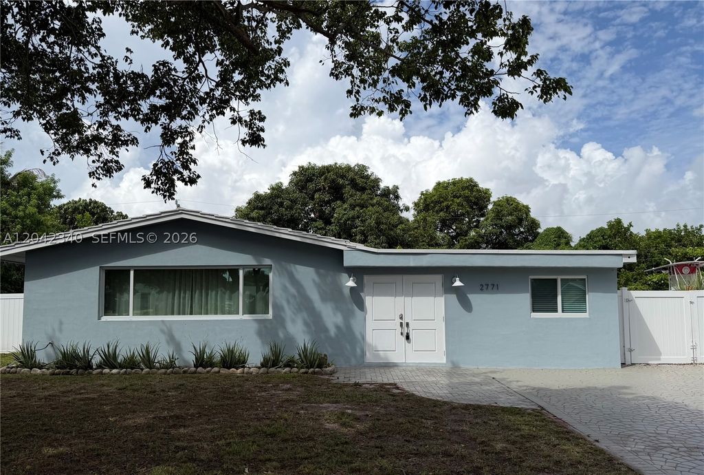 Photo of 2771 NE 2nd Ter, Pompano Beach, FL 33064 (MLS # A12042340)