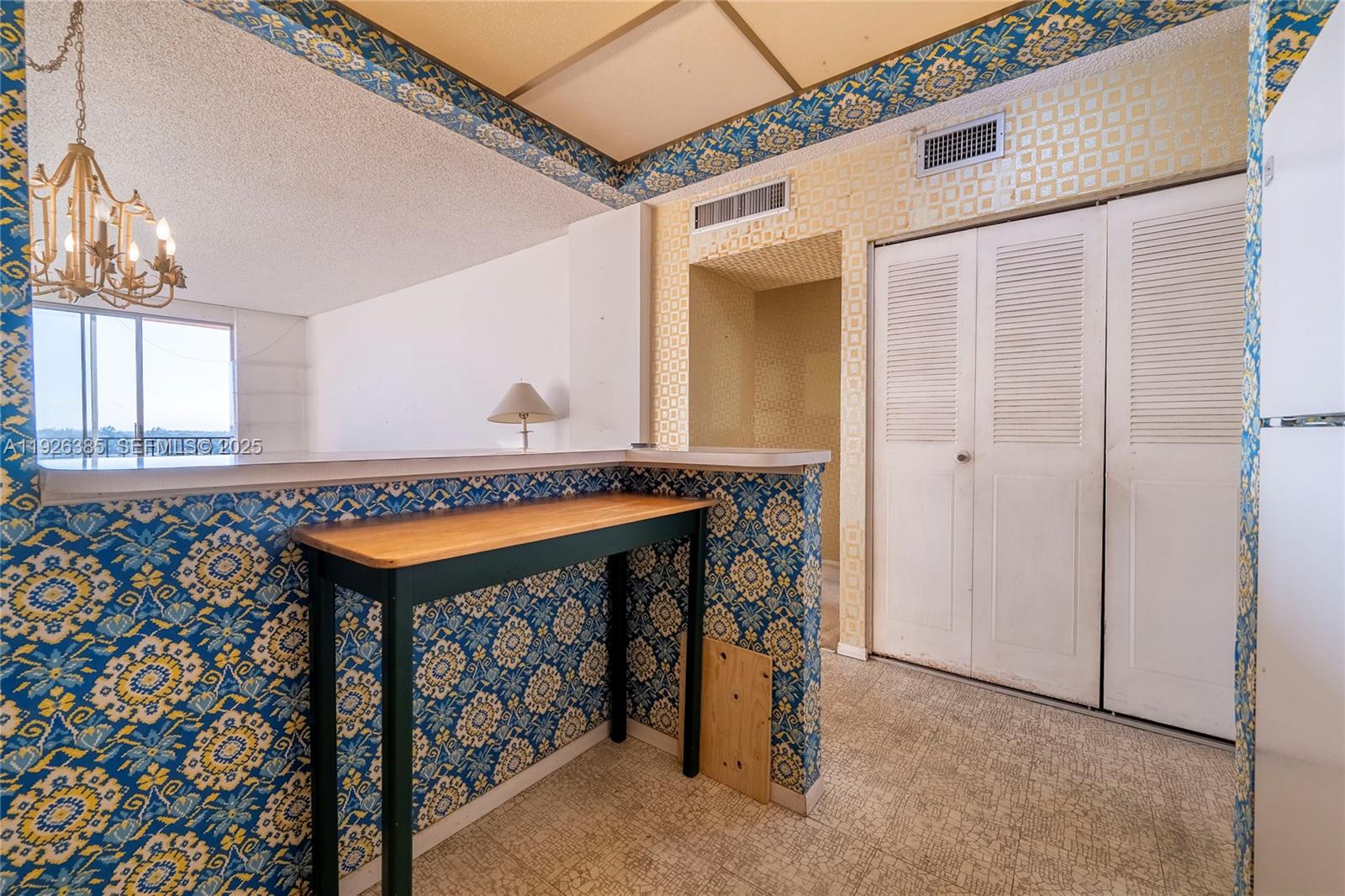 THREE HORIZONS SOUTH COND - Residential