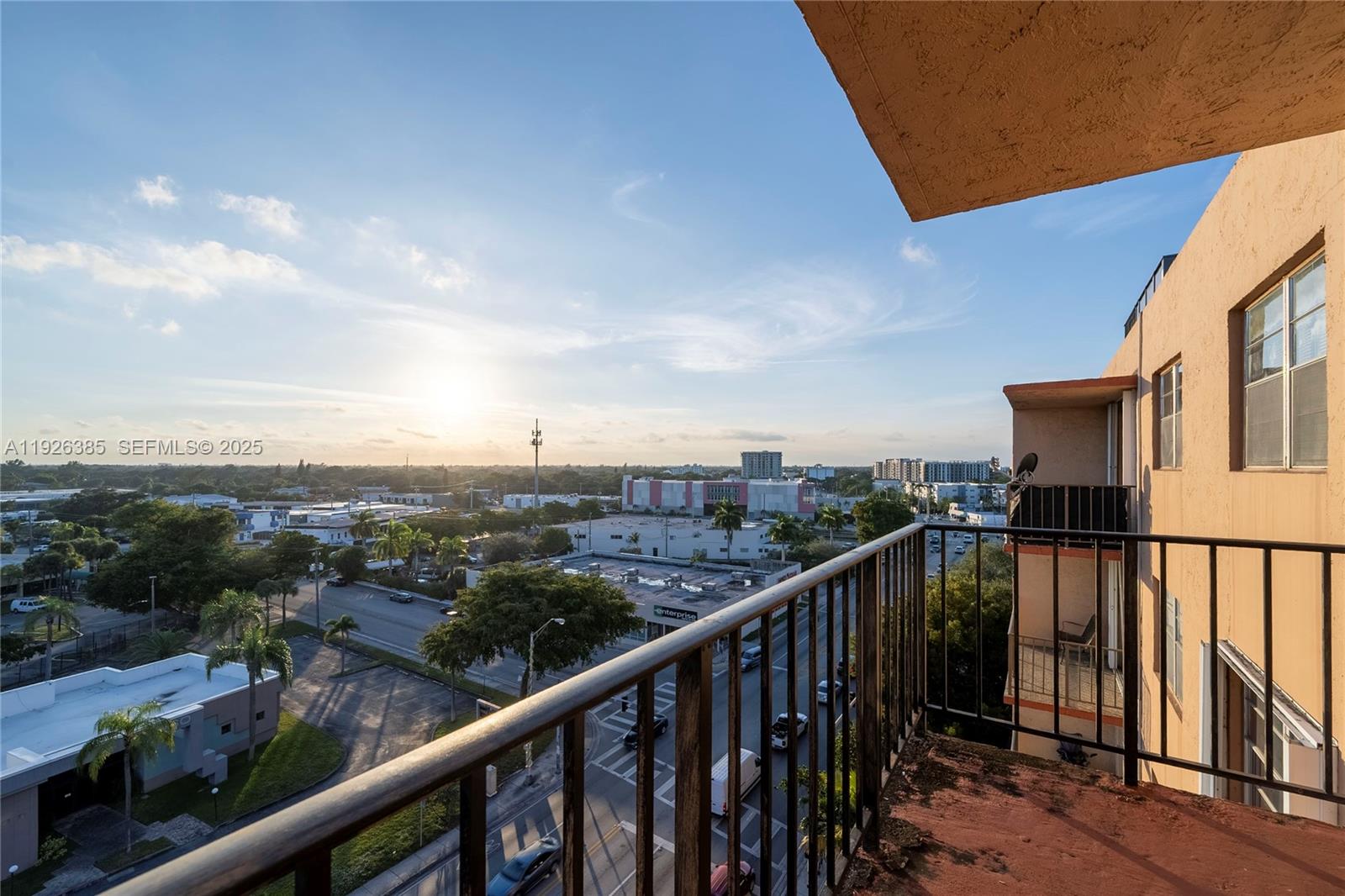 THREE HORIZONS SOUTH COND - Residential