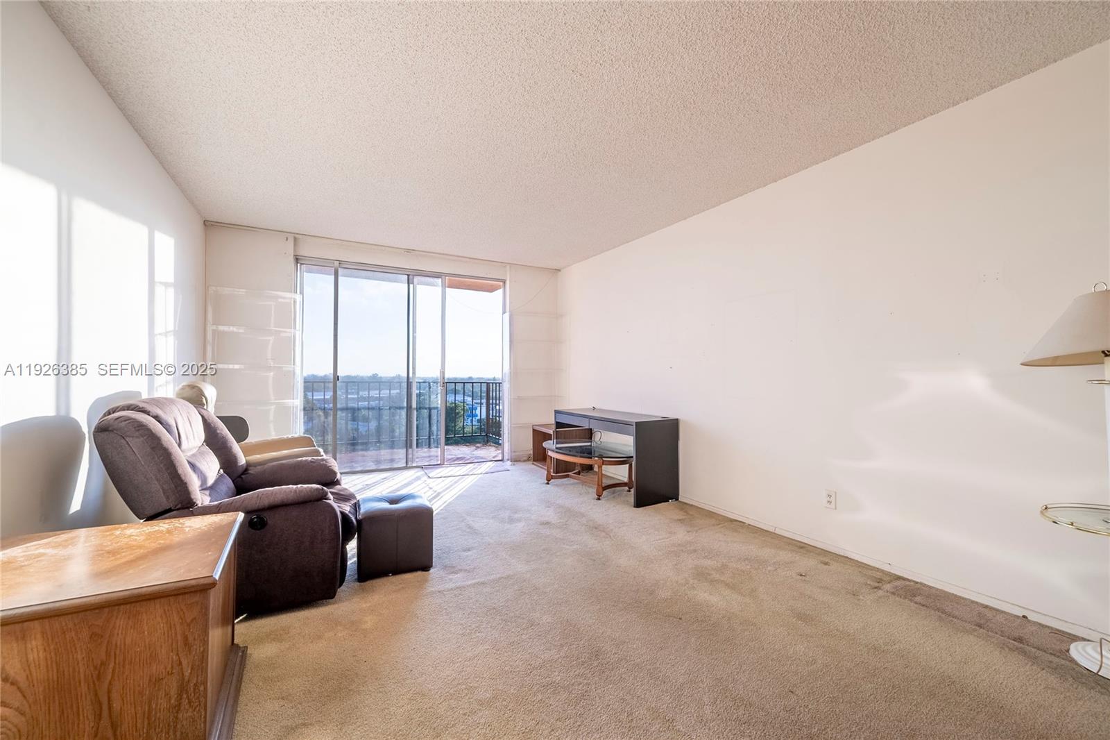 THREE HORIZONS SOUTH COND - Residential