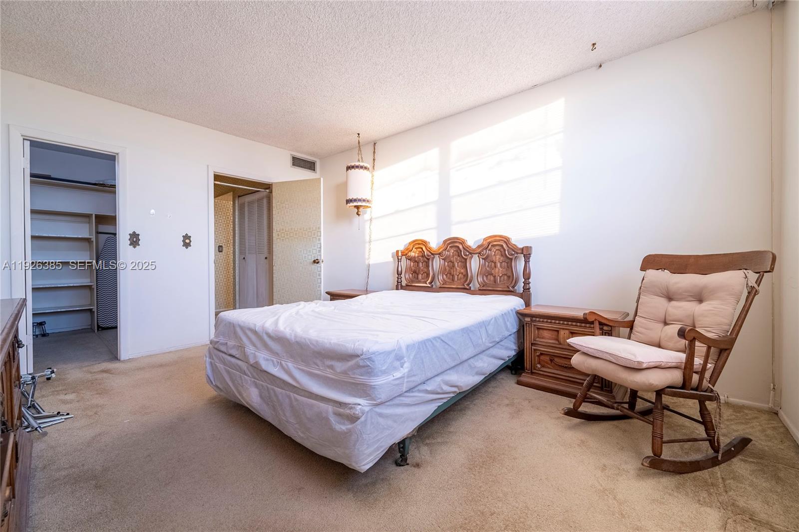 THREE HORIZONS SOUTH COND - Residential