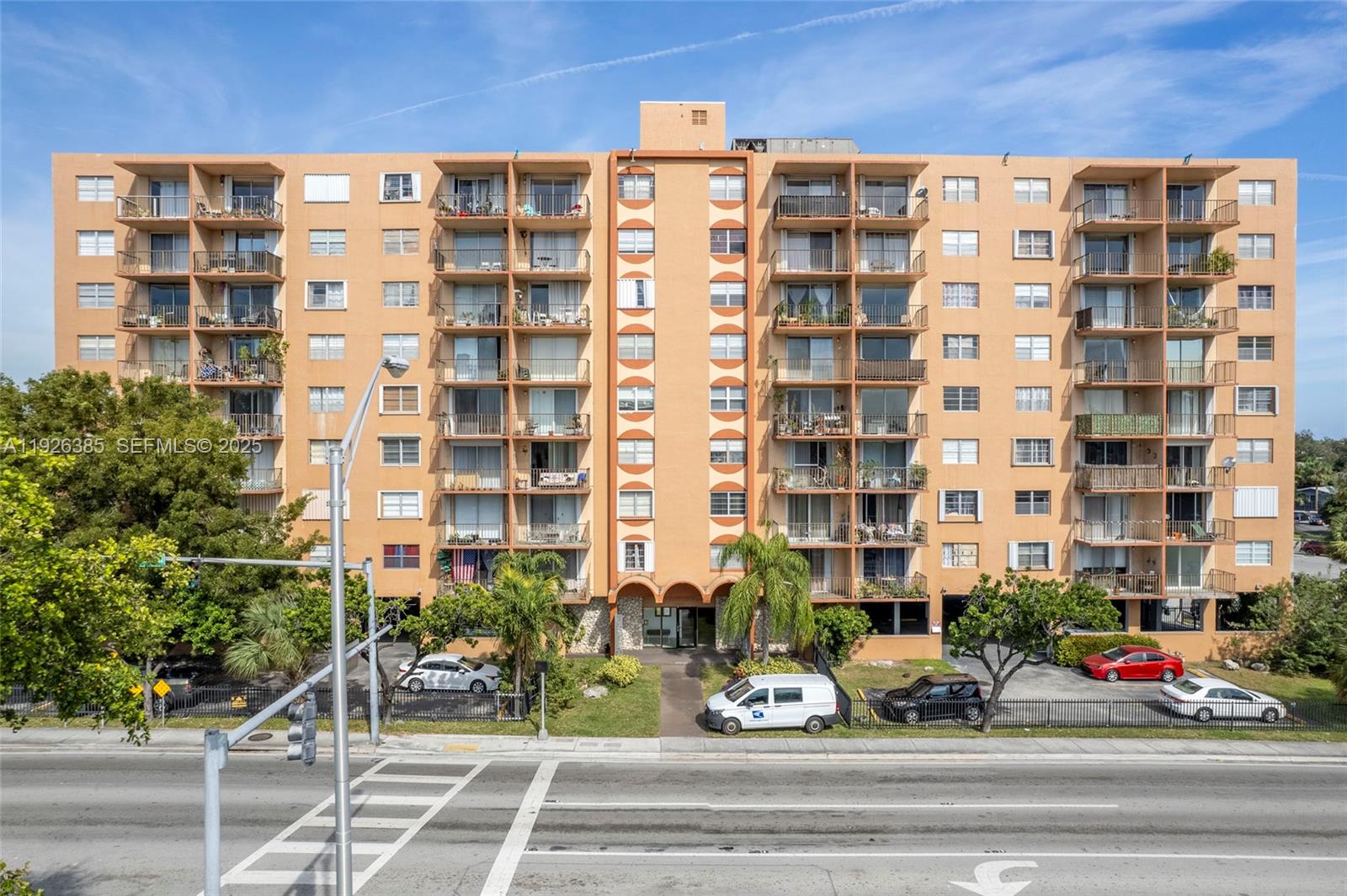 THREE HORIZONS SOUTH COND - Residential