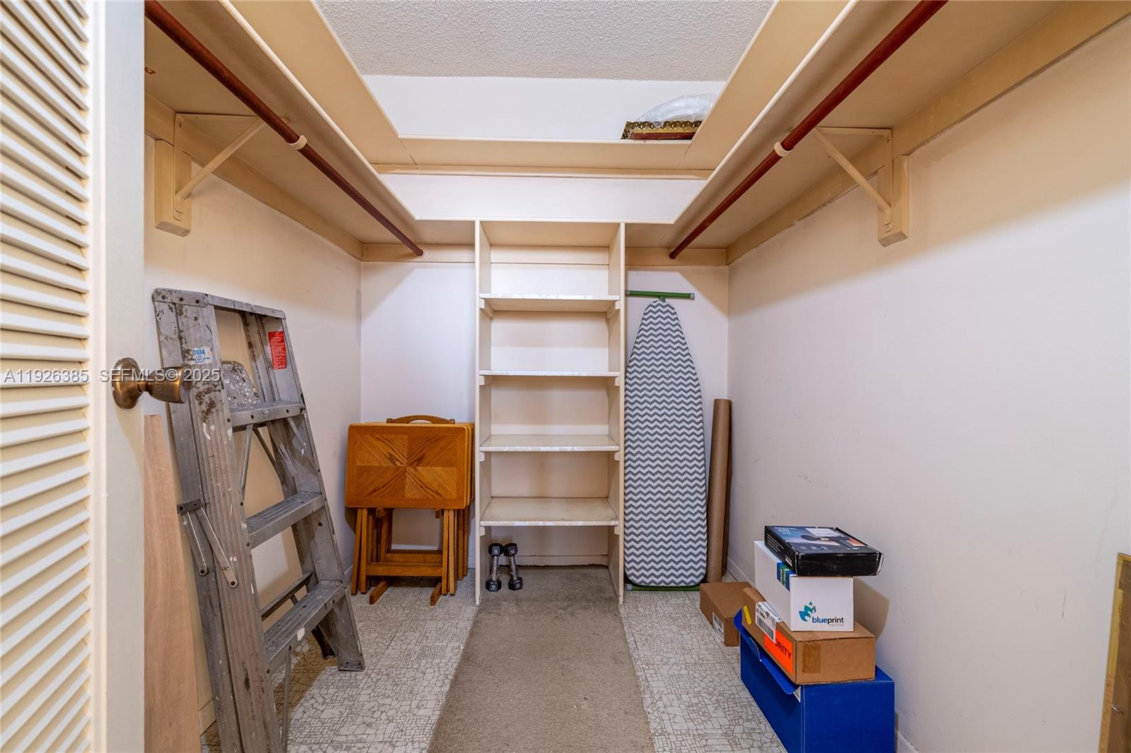 THREE HORIZONS SOUTH COND - Residential