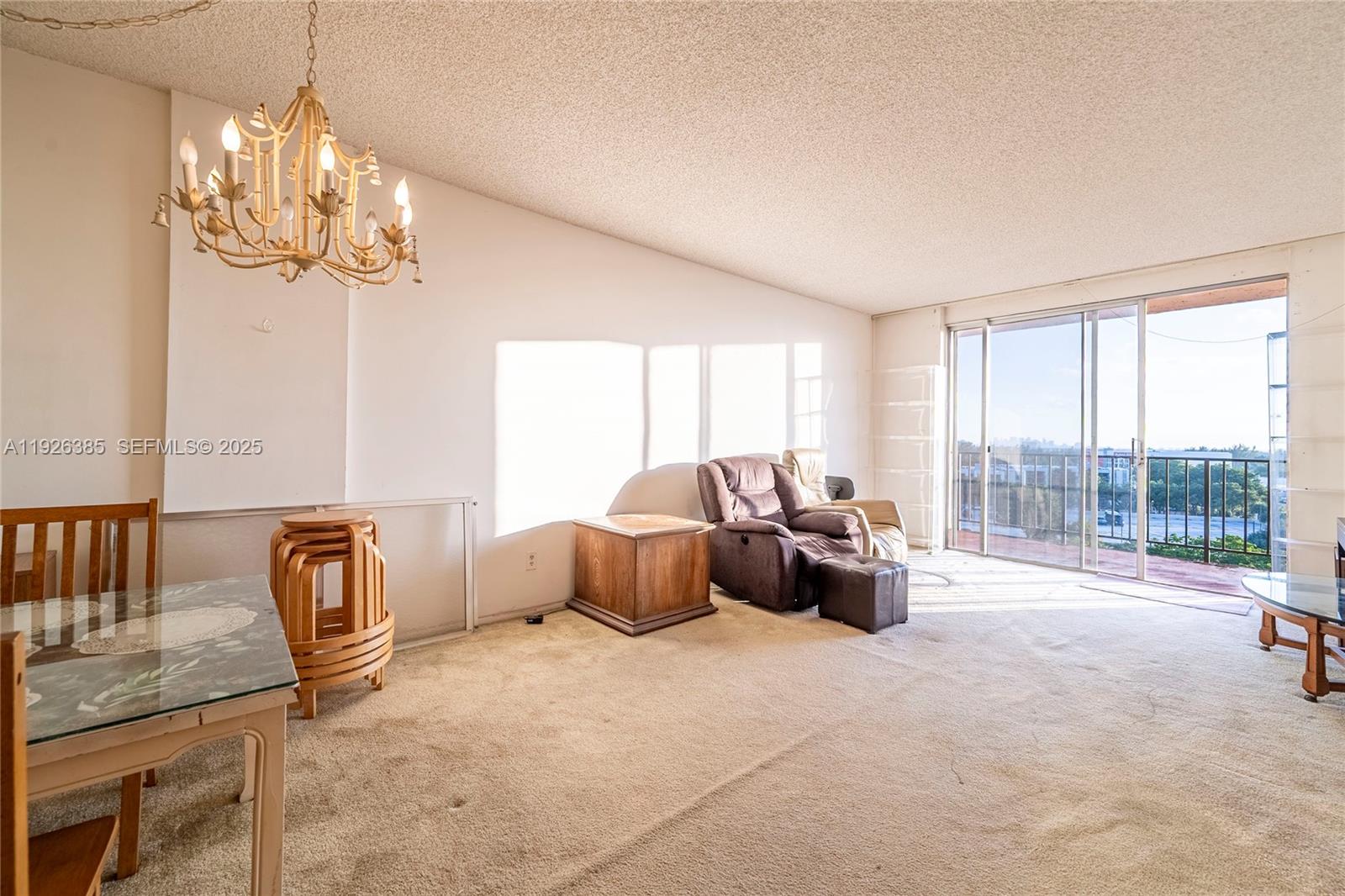 THREE HORIZONS SOUTH COND - Residential