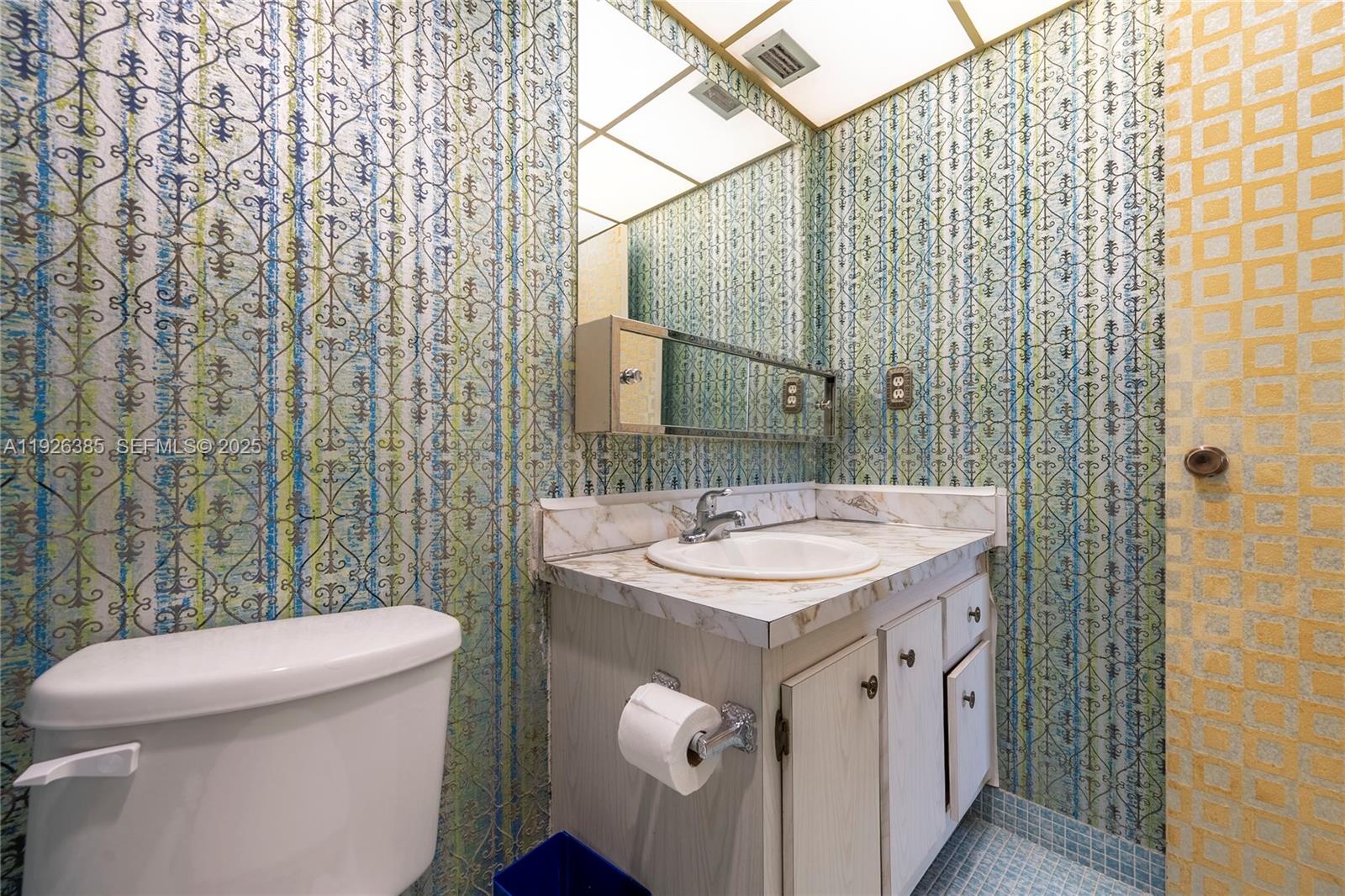 THREE HORIZONS SOUTH COND - Residential