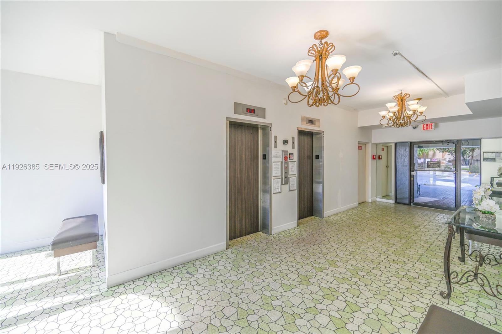 THREE HORIZONS SOUTH COND - Residential