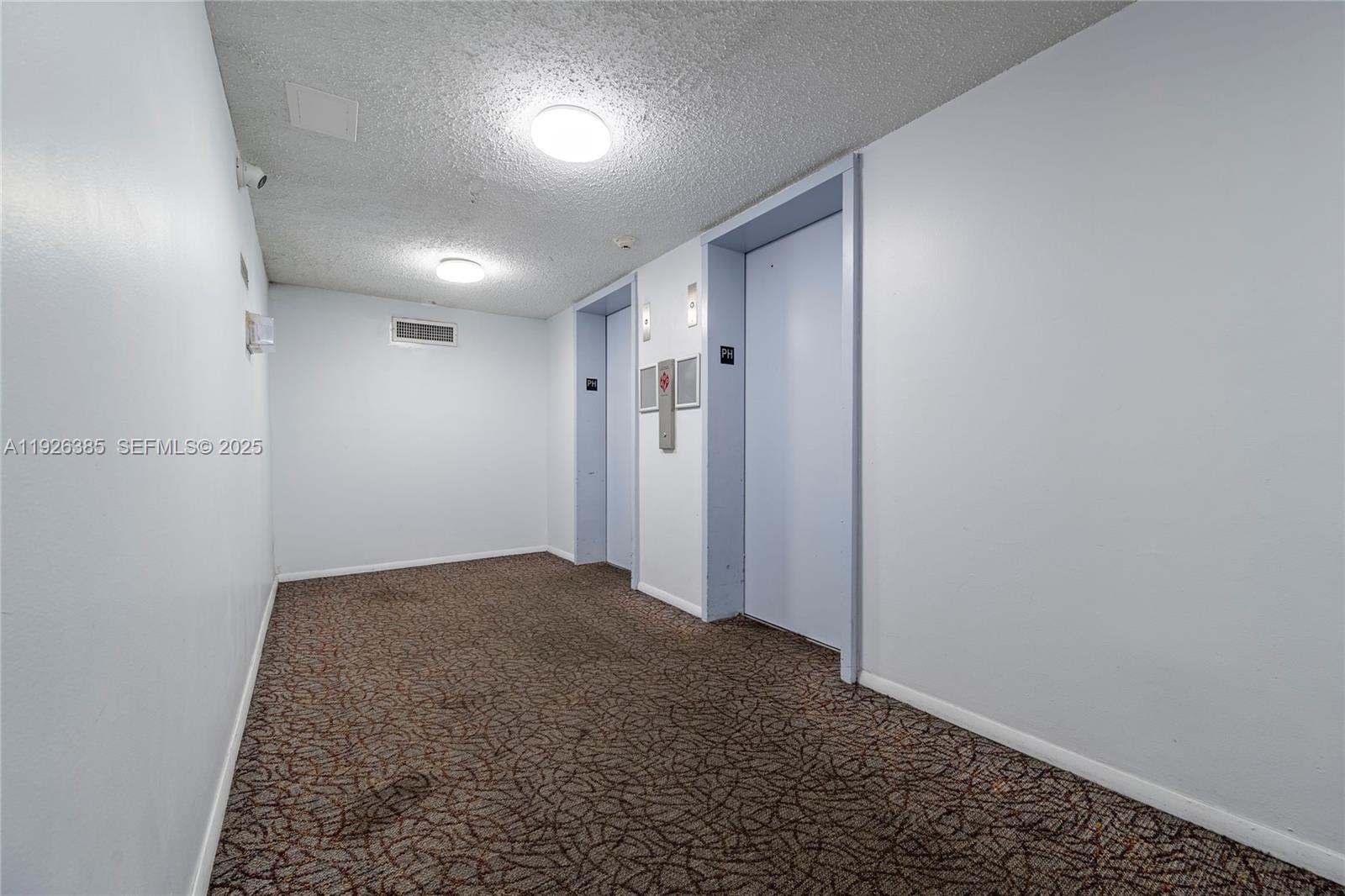 THREE HORIZONS SOUTH COND - Residential