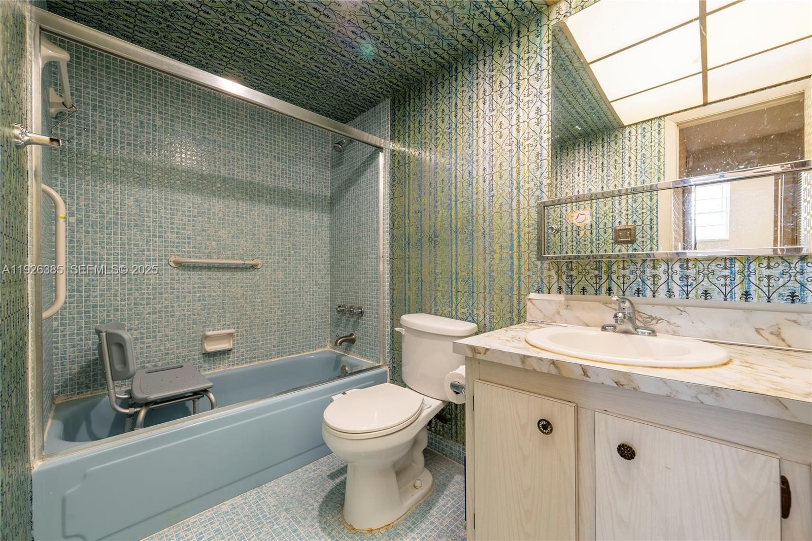 THREE HORIZONS SOUTH COND - Residential