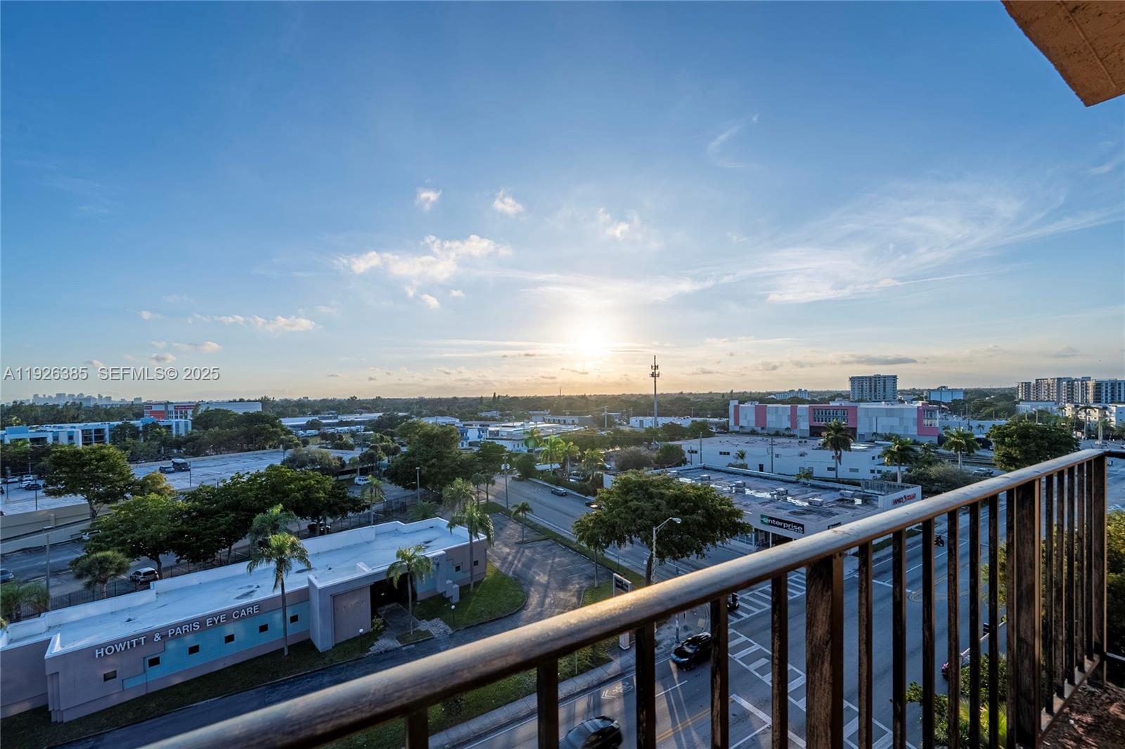 THREE HORIZONS SOUTH COND - Residential