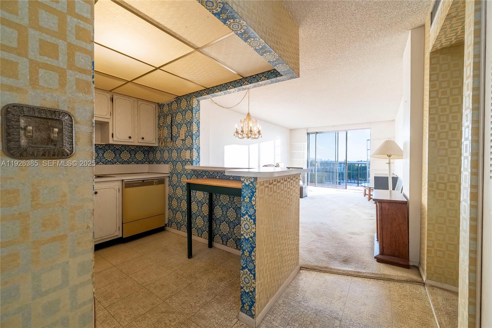 THREE HORIZONS SOUTH COND - Residential