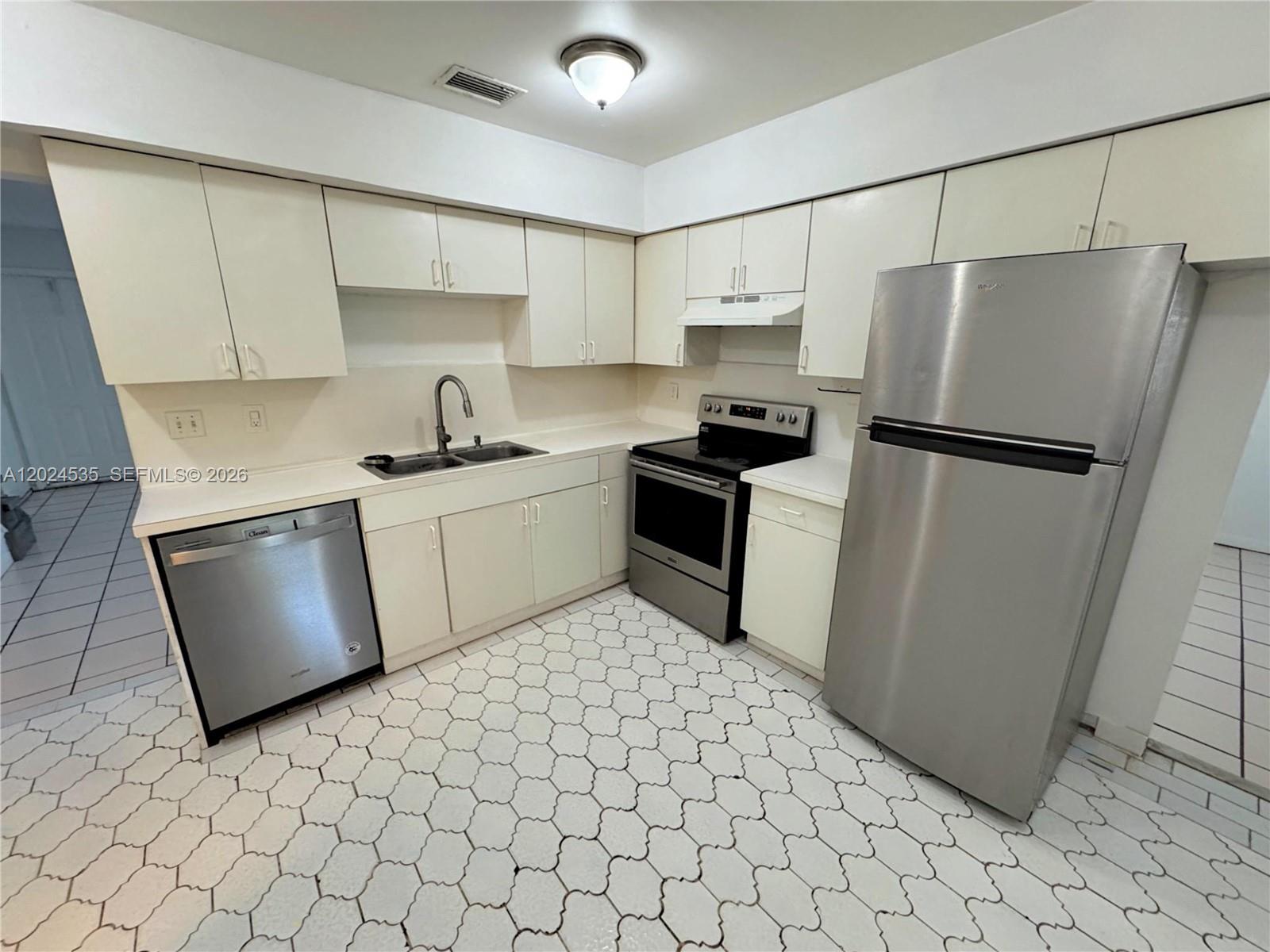 CRESTVIEW BOYNTON - Residential Lease