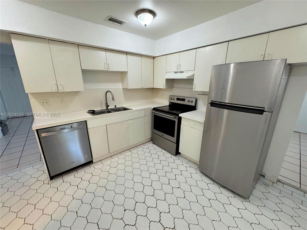 Photo of 2309 SE 2nd St #S, Boynton Beach, FL 33435 (MLS # A12024535)