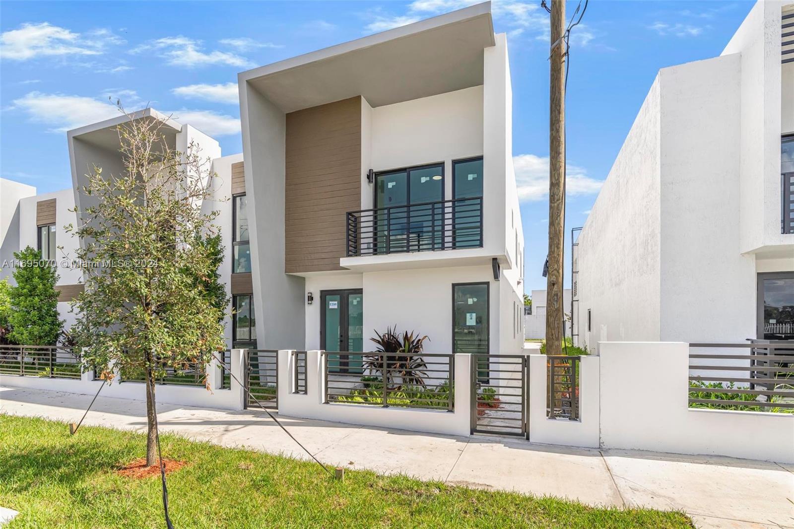 Rental Property at 16925 Sw 100th Ave B, Miami, Broward County, Florida - Bedrooms: 3 
Bathrooms: 2  - $2,850 MO.