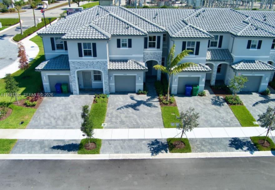 SUNSET TRAILS/SQUARE - Residential Lease