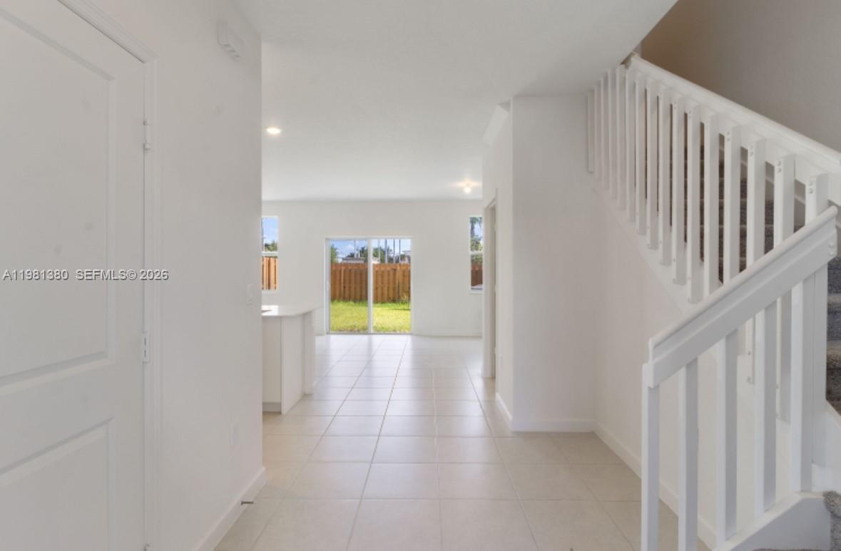 SUNSET TRAILS/SQUARE - Residential Lease