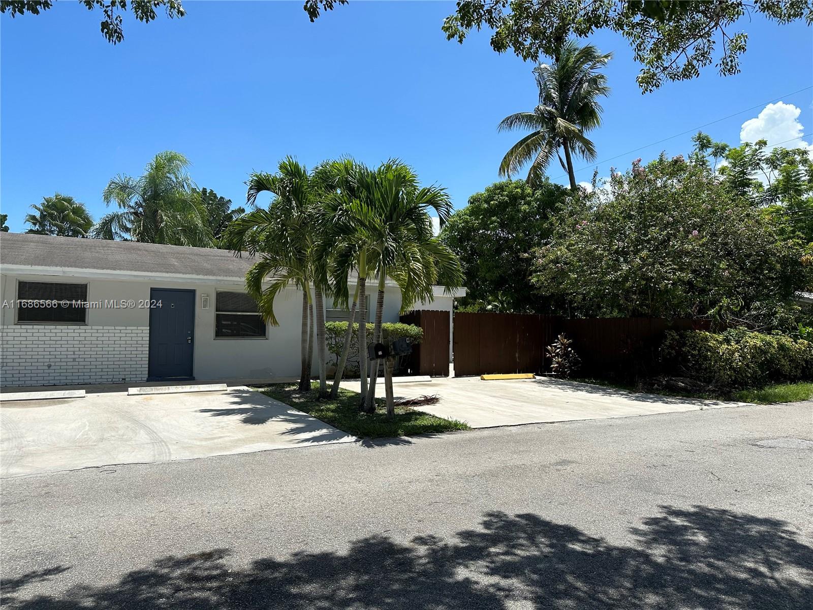 Welcome home to this renovated 3/2 in a the wonderful South Middle River neighborhood. easy access and fast
approval process. Pet friendly. Side yard is a common area to the property and it can be rented as private yard to
the unit for additional $250 per month. SECTION 8 WELCOME