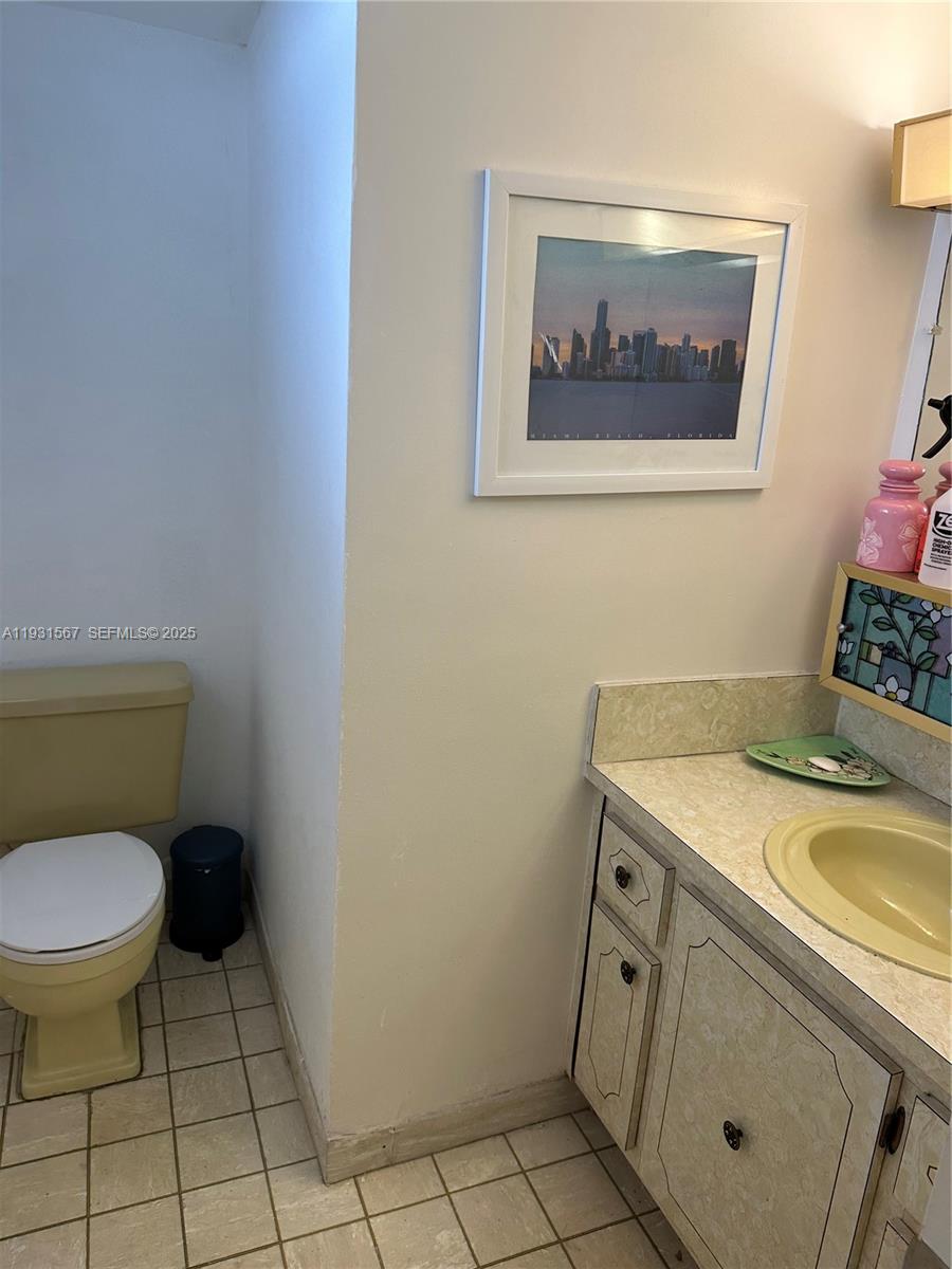 FIFITH MOORINGS CONDO - Residential