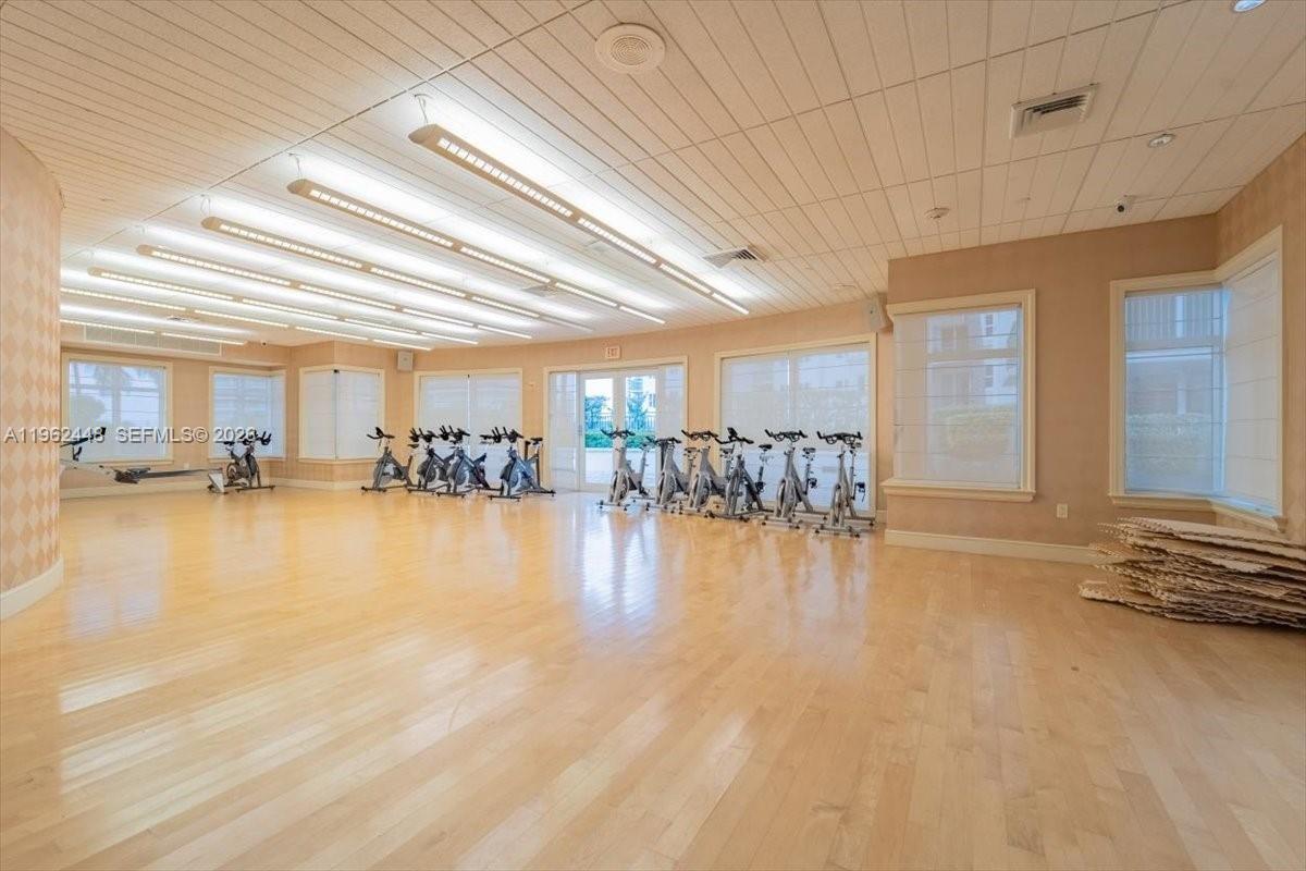 TURNBERRY VLG NO TOWER CO - Residential