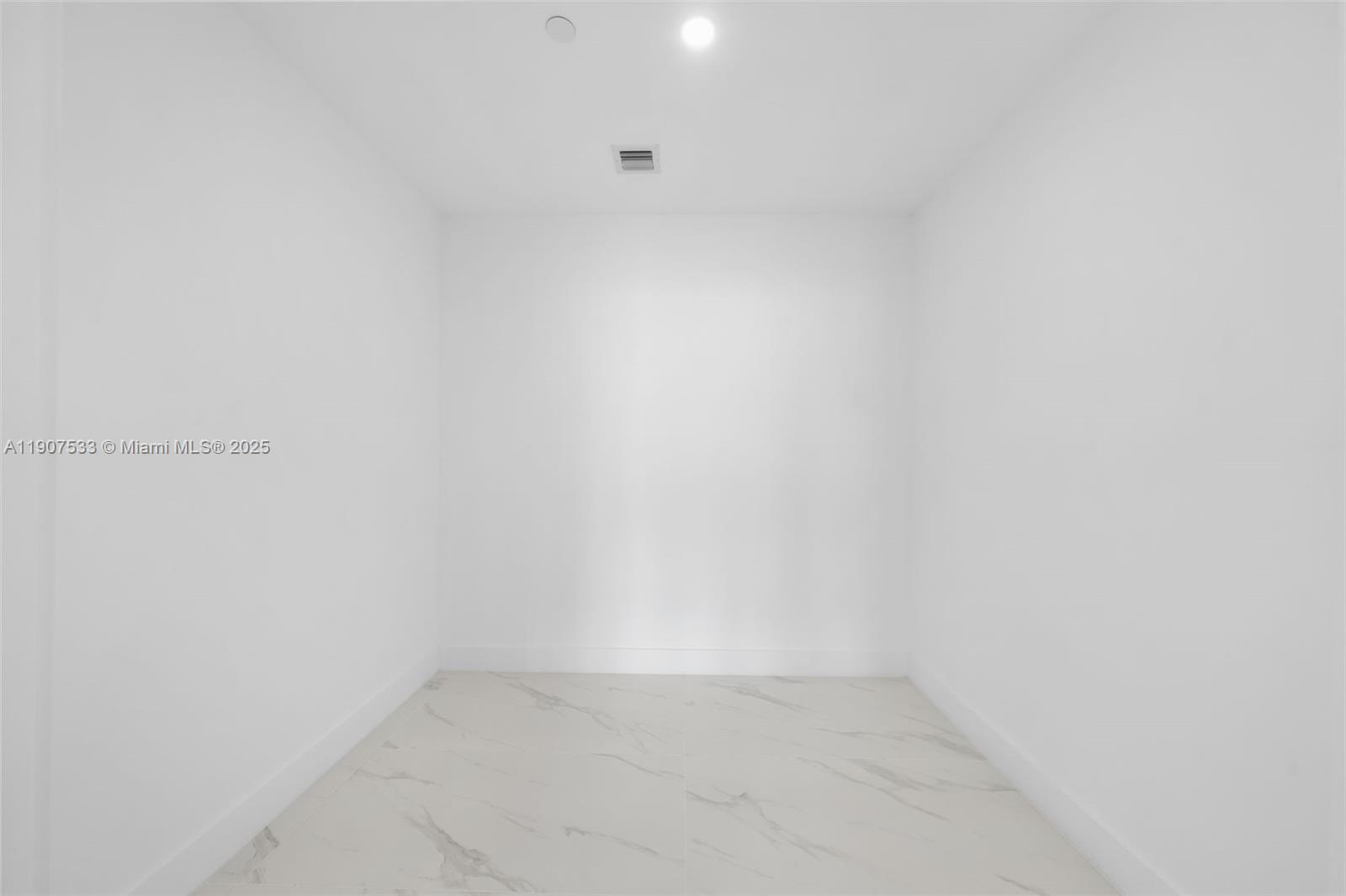 ARIA RESERVE SOUTH - Residential Lease