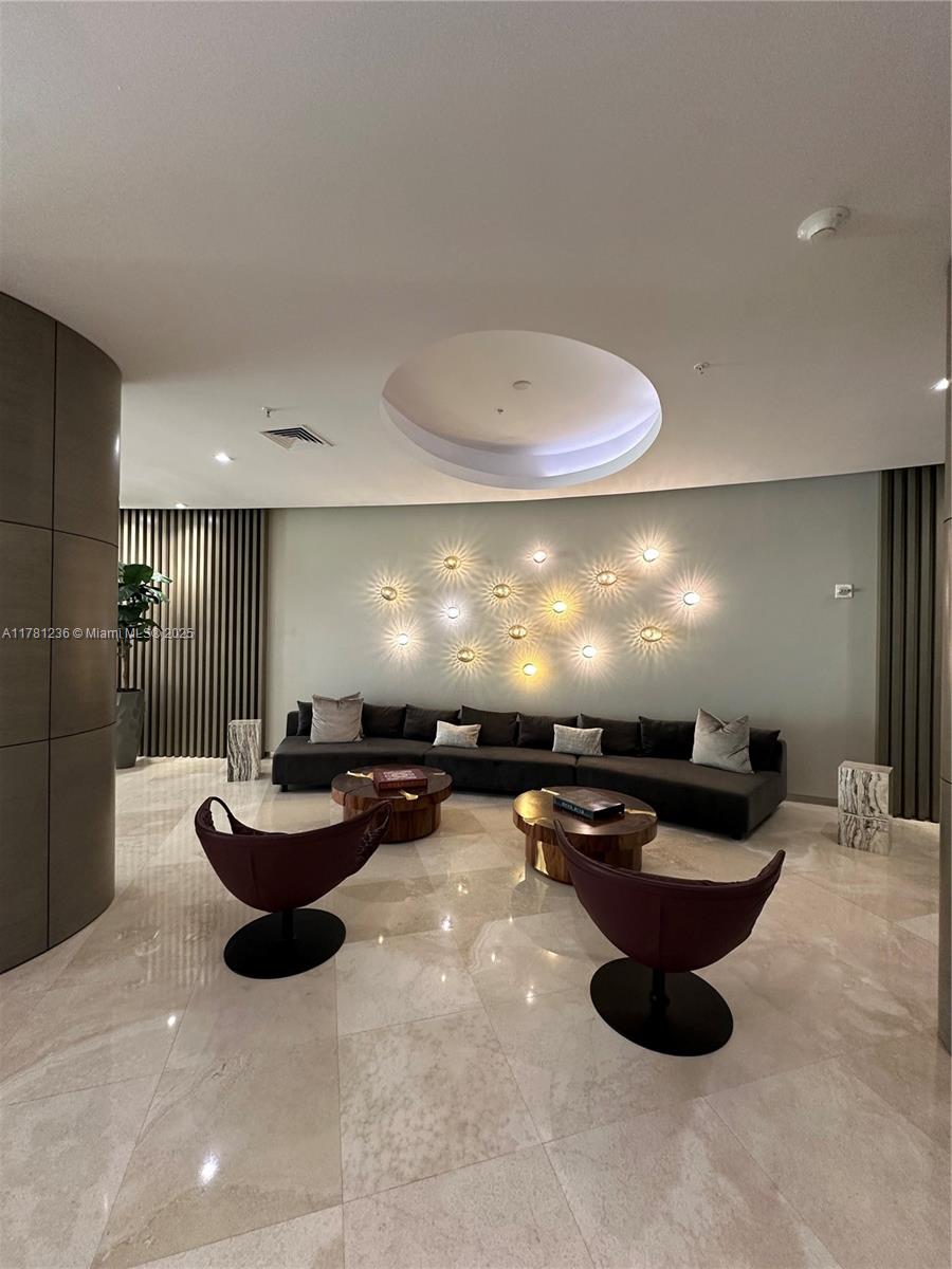10275 Collins Ave 1505