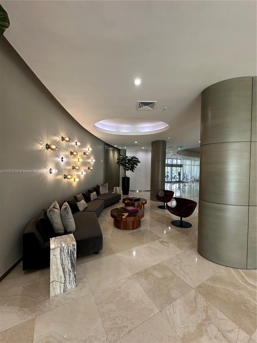 10275 Collins Ave 1505