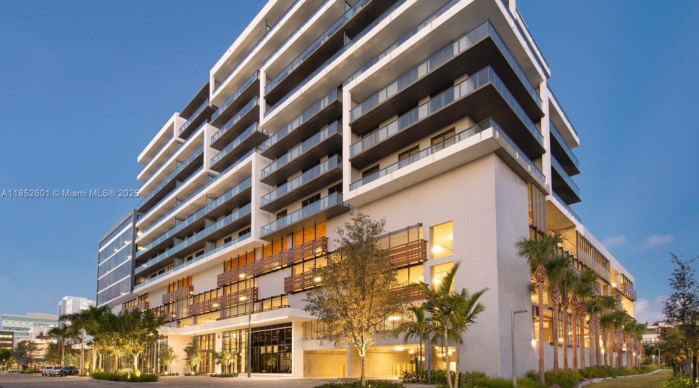 Gorgeous 2 bedroom + Den and 2 full bathroom luxury apartment. Excellent location in Parksquare Aventura! Ample rooms with lots of closet space, washer & dryer. Amenities includes deck and swimming pool area with Jacuzzi, gym /exercise room and concierge. Walking distance to stores, restaurants, hair salons, coffee shops, and all attractions Aventura offers just steps away from your home.