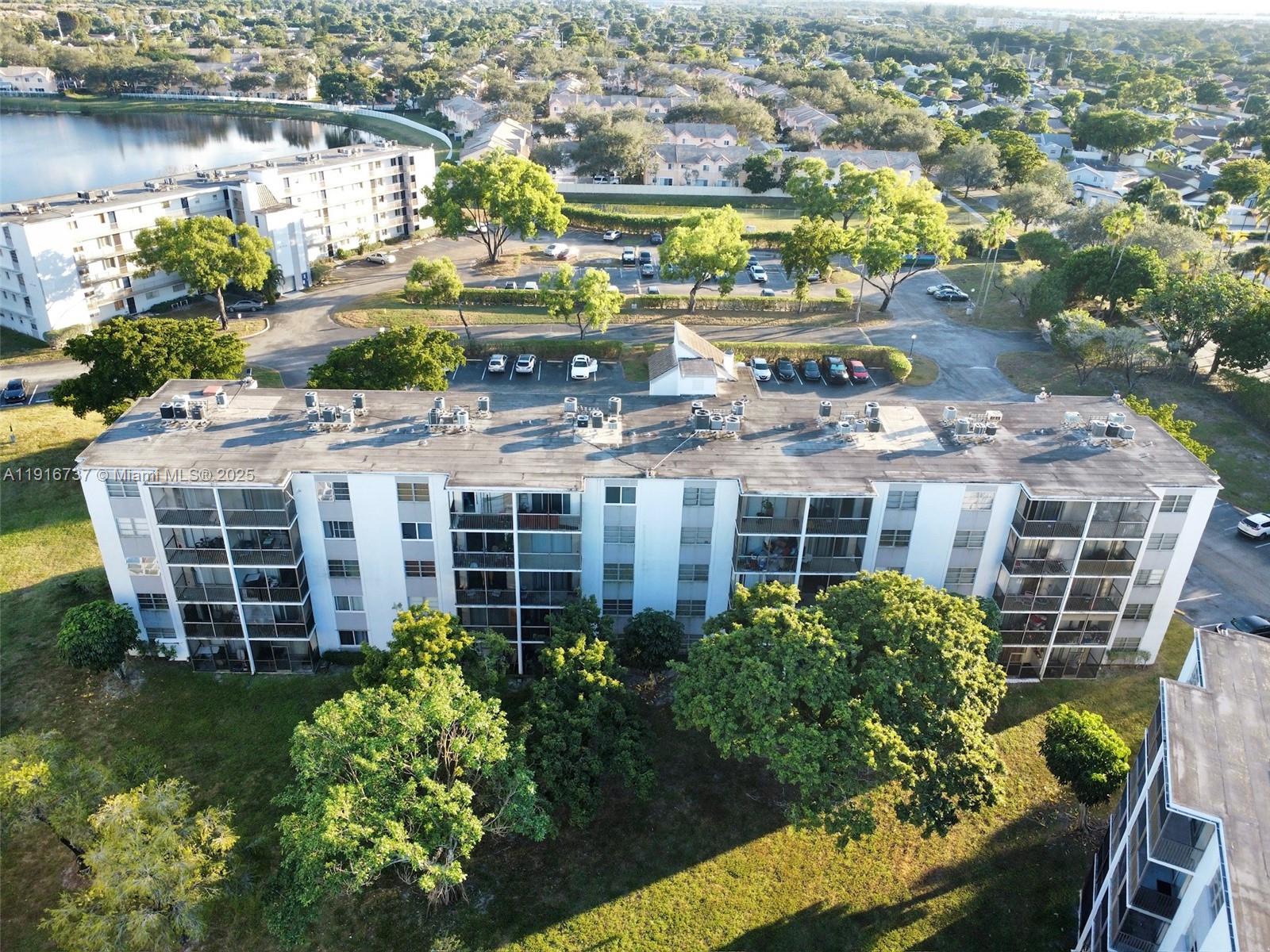 LAKESHORE AT UNIVERSITY P - Residential