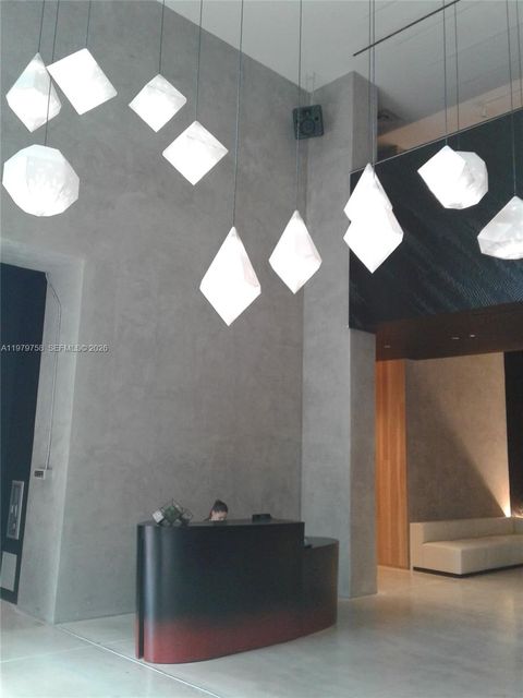 151 SE 1st St 906 Miami FL 33131