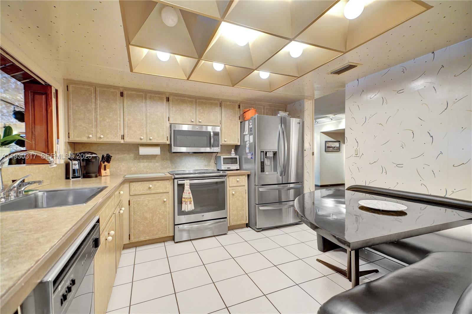 CYPRESS COVE ESTS SEC 3 - Residential