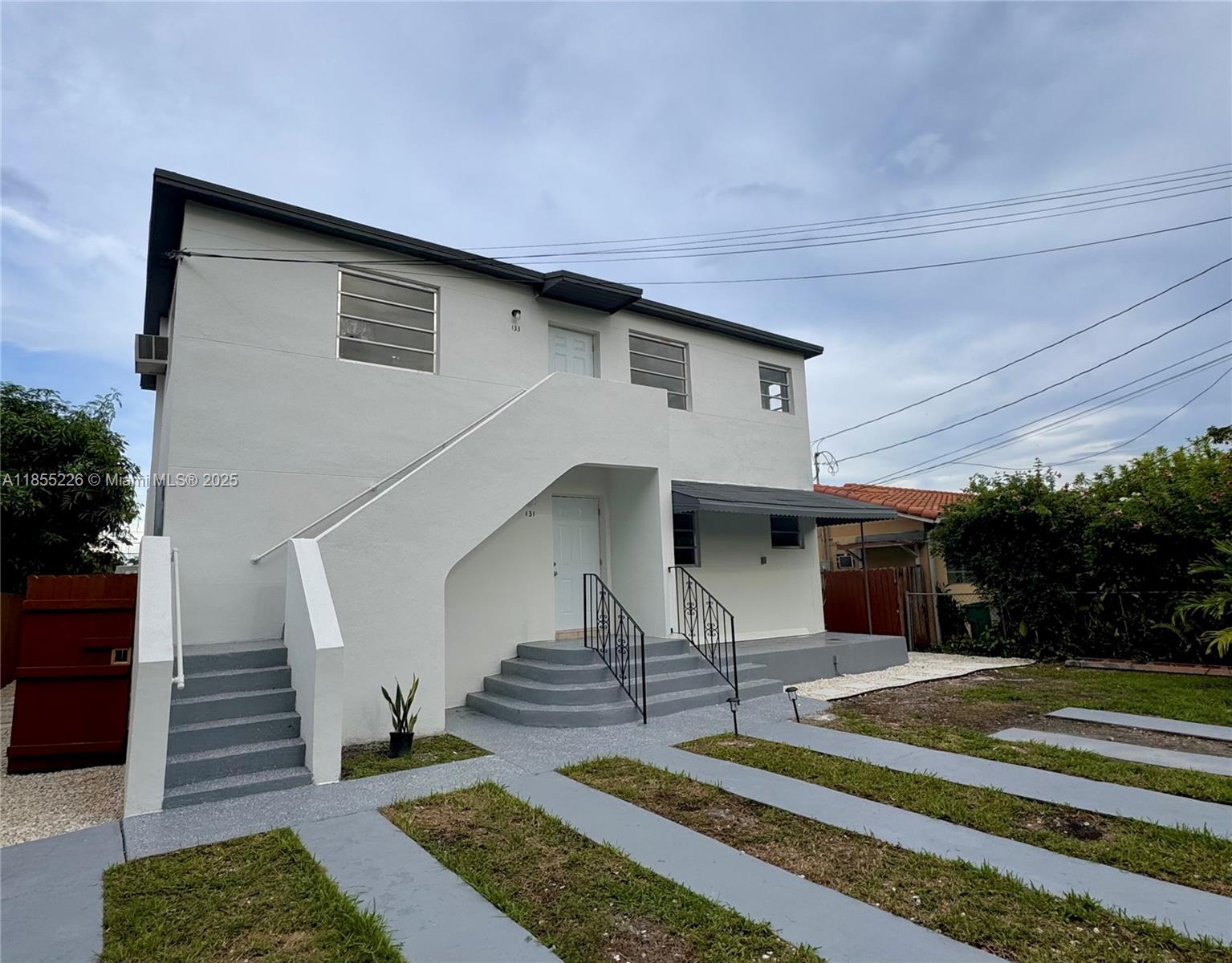 Great location!! Located on the 1st floor. 2 bedrooms and 1 bathroom with beautiful patio. In the heart of Little
Havana, close to many spectacular restaurants, shopping and entertainment venues. Central A/C. Renovated. Easy
to show.
