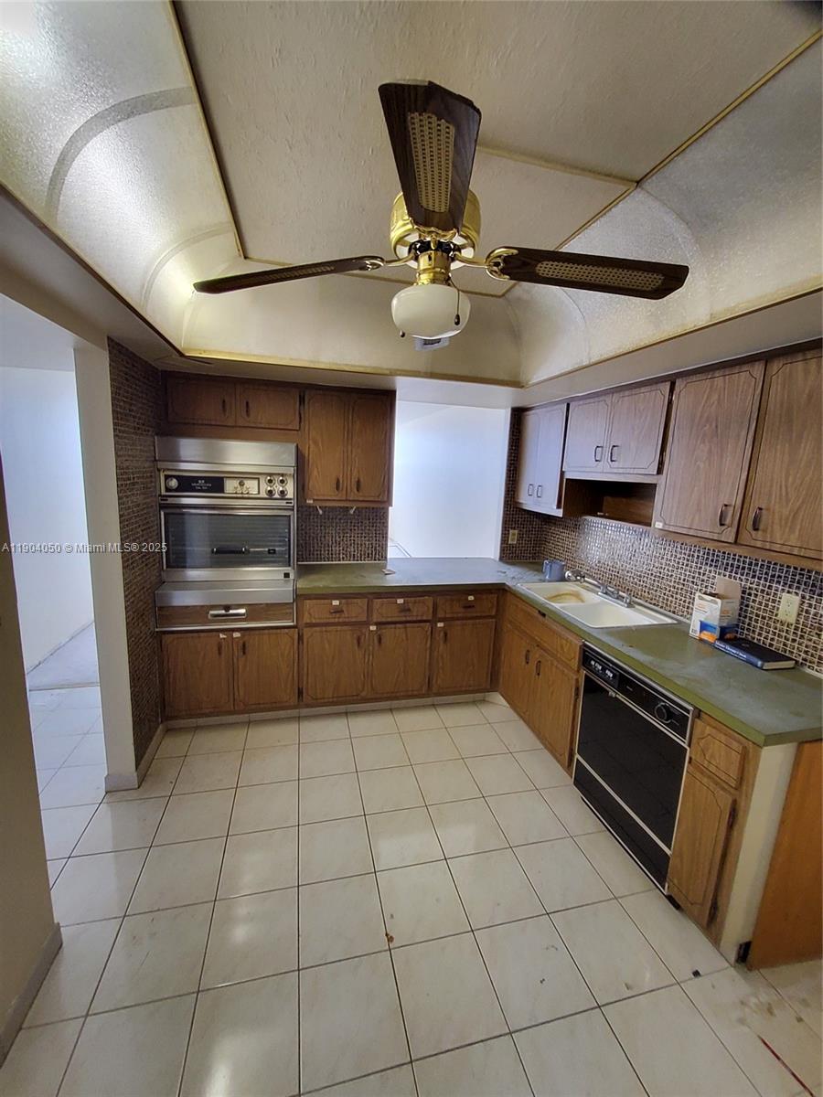 BUCKLEY TOWERS CONDO - EA - Residential