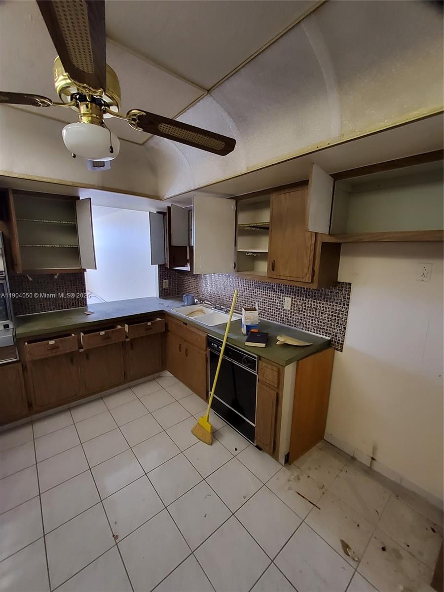 BUCKLEY TOWERS CONDO - EA - Residential