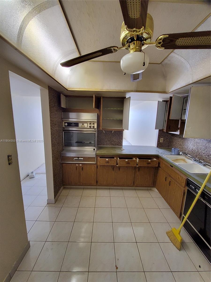 BUCKLEY TOWERS CONDO - EA - Residential