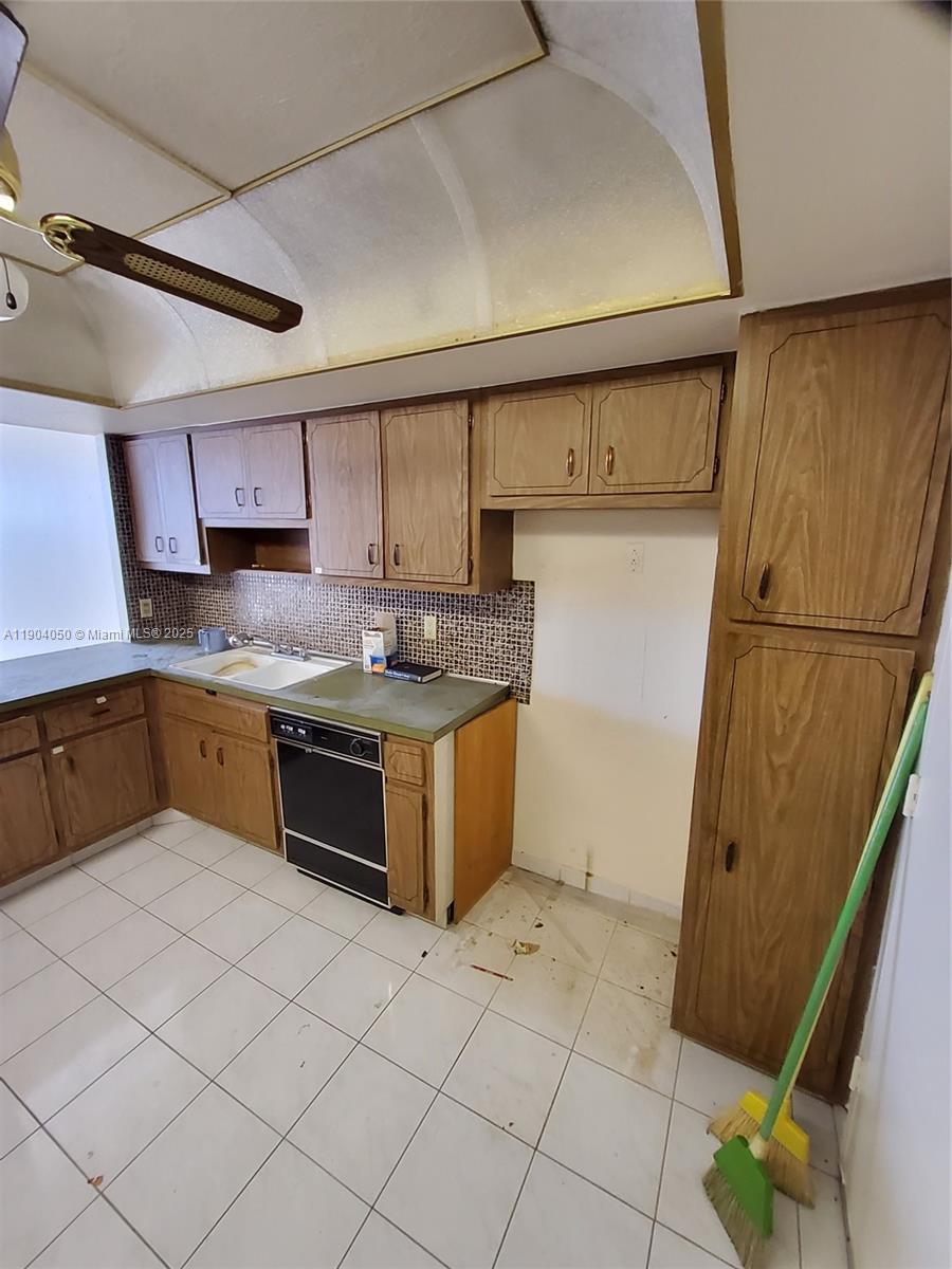 BUCKLEY TOWERS CONDO - EA - Residential