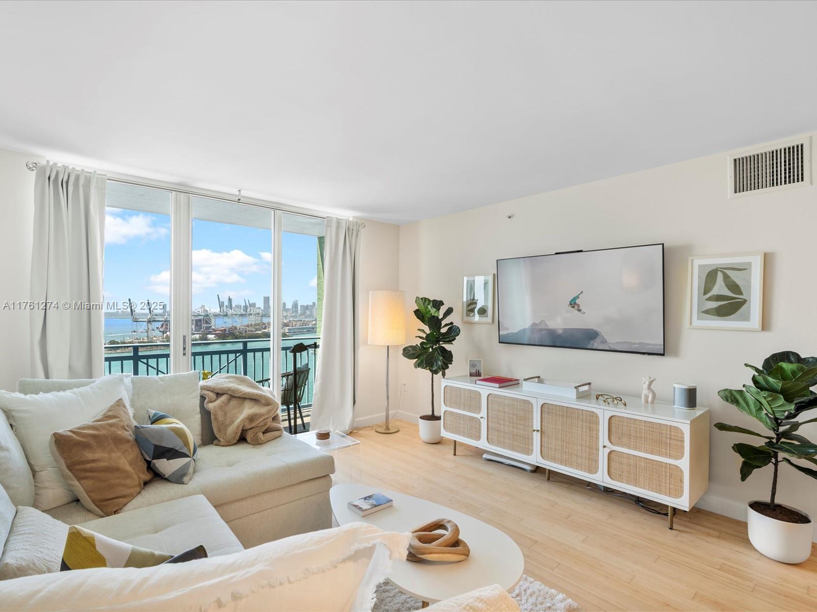 Property for Sale at 90 Alton Rd 2406, Miami Beach, Miami-Dade County, Florida - Bedrooms: 1 
Bathrooms: 1  - $840,000