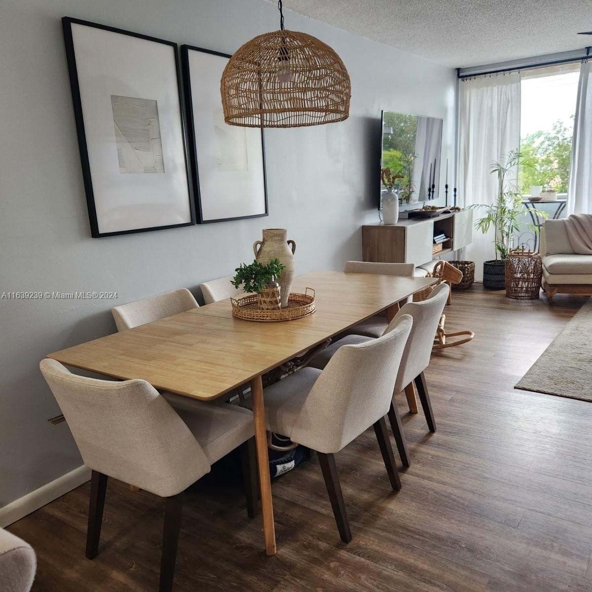 TRIANON PARK CONDO - Residential