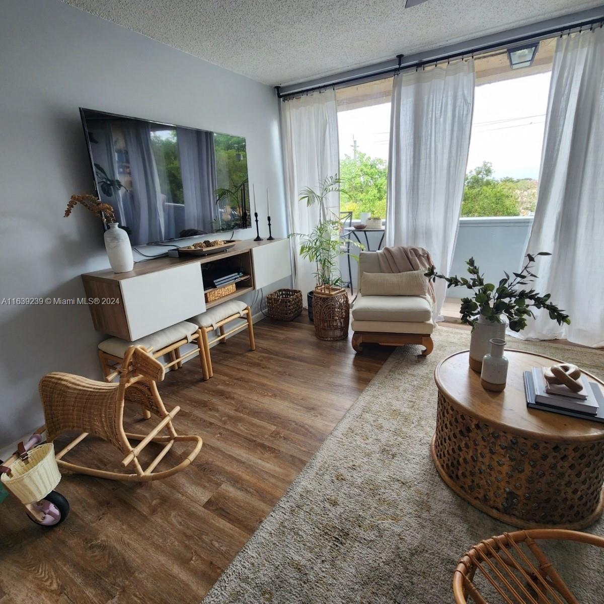 TRIANON PARK CONDO - Residential