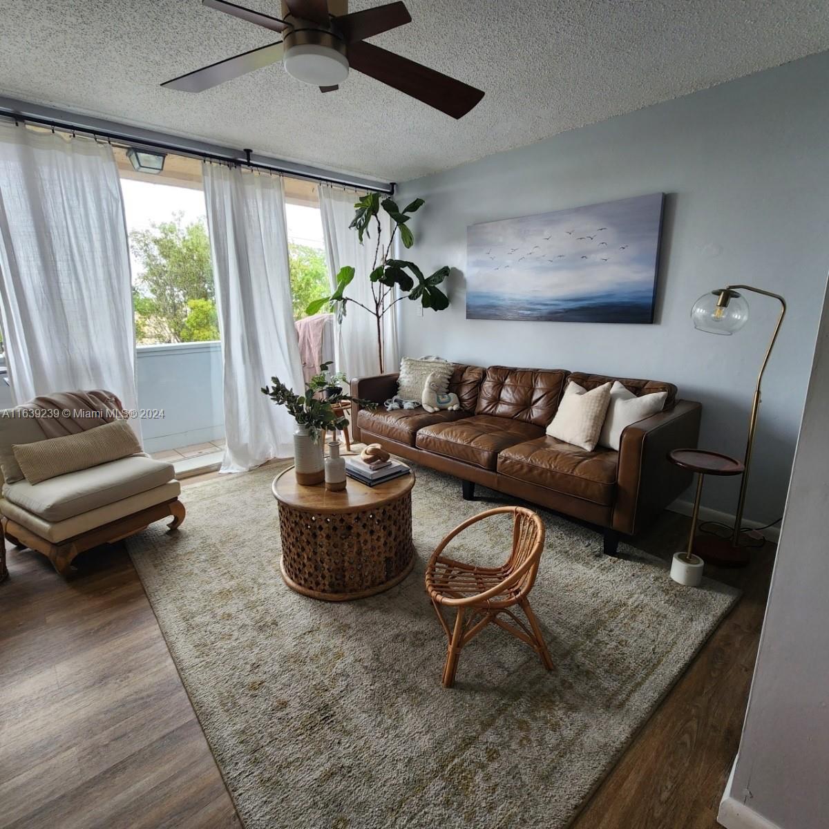 TRIANON PARK CONDO - Residential