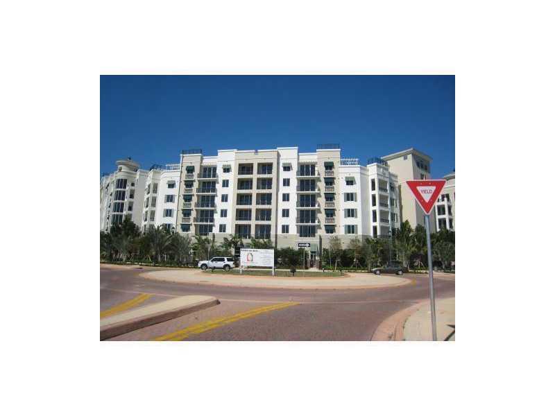 Beautiful 1 Bedroom 1 Bath High Ceilings Veranda at plantation offers, 24/7/365 Concierge Service Clubroom, Resort style pool Fitness room, Assigned covered parking,Walking distance to shopping & dining,Stainless appliances,granite counters & microwave,S urrounded by lush tropical palm trees,Lots of cabinet space in the kitchen,Parking garage,Located on a 2 acre lake Gorgeous views of courtyard and swimming pool,Located adjacent to shopping plaza, restaurants Good Crdit only